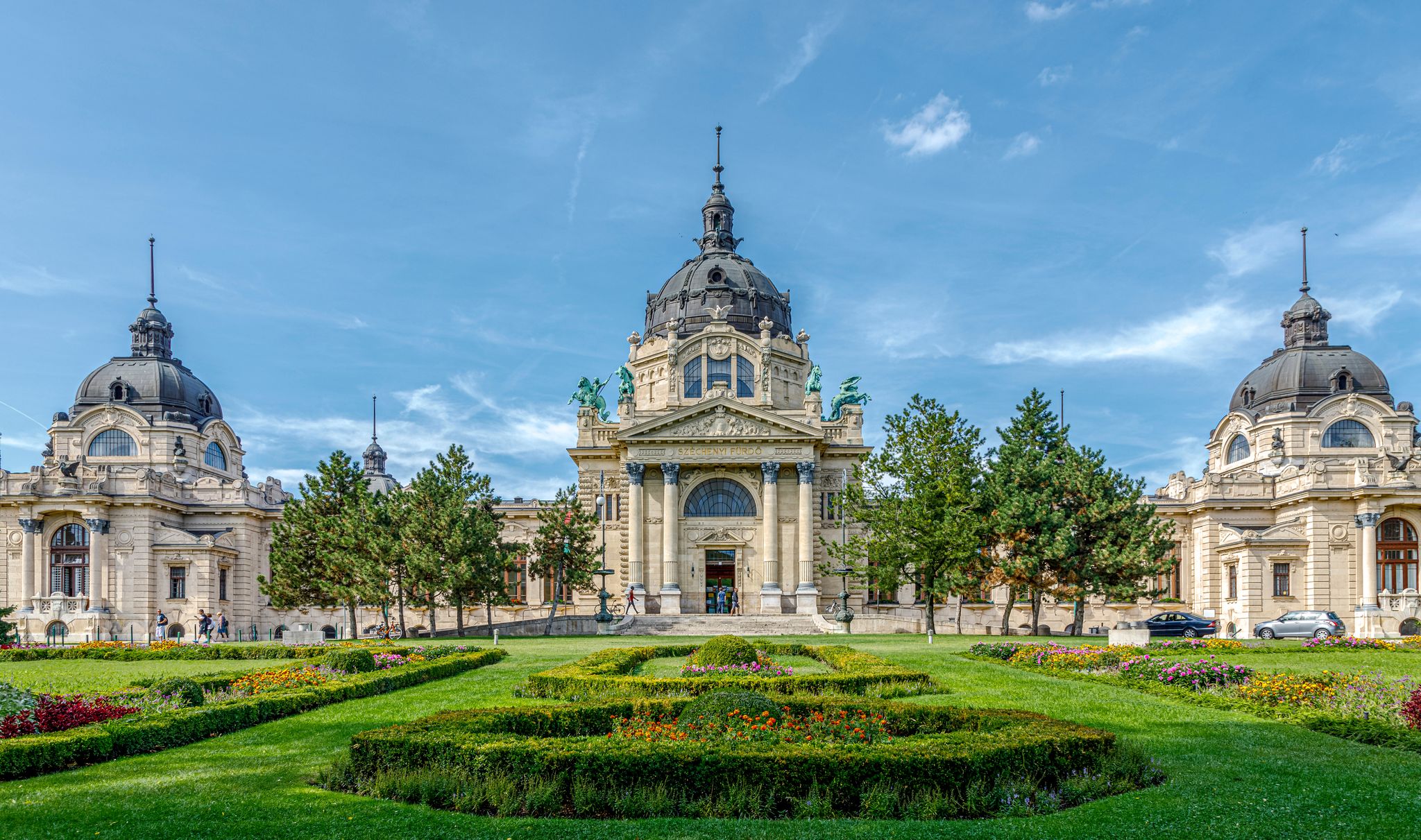 Photo of Szechenyi Medicinal Bath in Budapest. The bath, located in the City Park, was built in Neo-baroque style to the design of Gyozo Czigler.