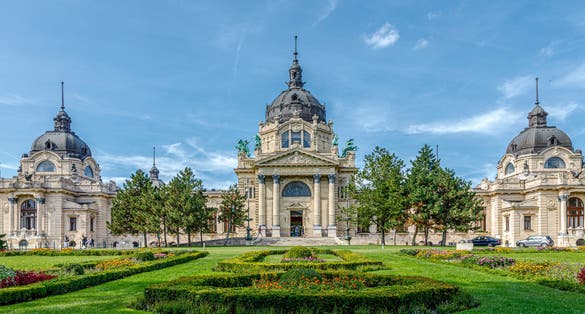 Photo of Szechenyi Medicinal Bath in Budapest. The bath, located in the City Park, was built in Neo-baroque style to the design of Gyozo Czigler.