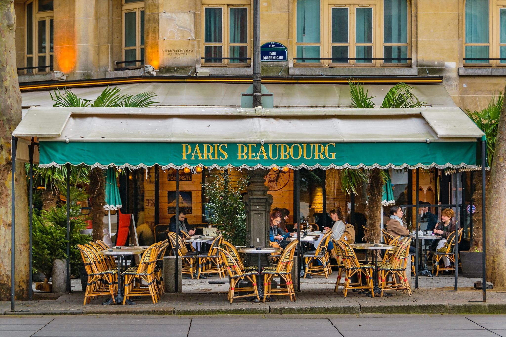 Coffee restaurant exterior facade, at Paris city, France.jpg