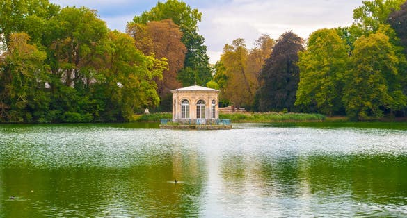 Pavilion on Carp's pond in Fontainebleau park, France
