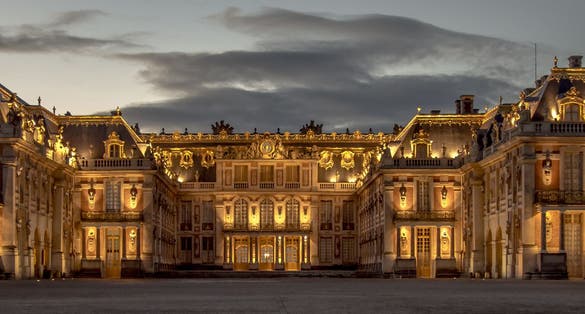 photo of view of Versailles Royal Palace Castle of Versailles at night, Versailles, France.