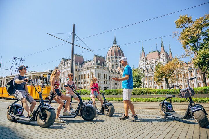 Visites guidées en petit groupe à Budapest sur MonsteRoller e-Scooter