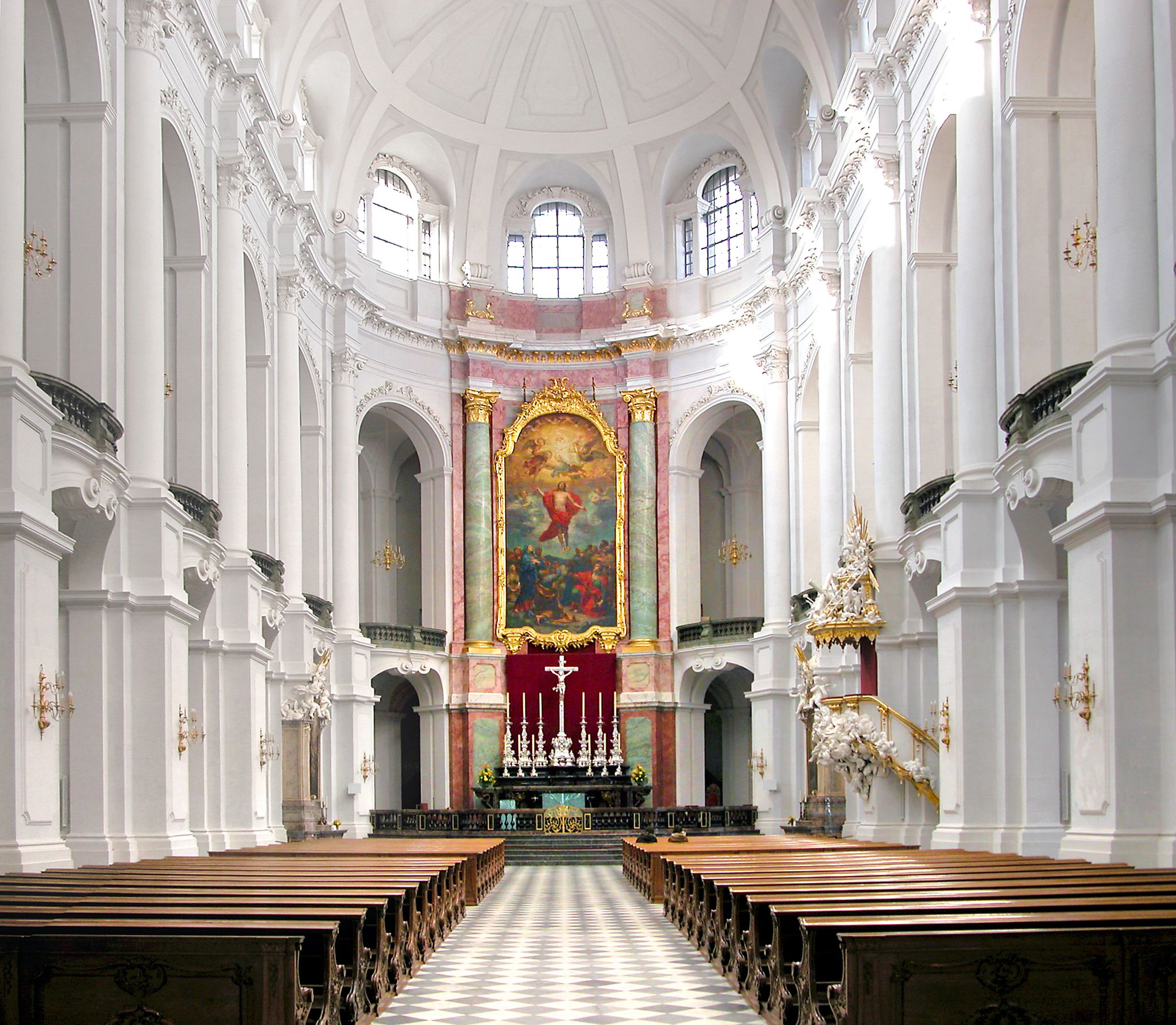Hauptschiff mit Hochaltar