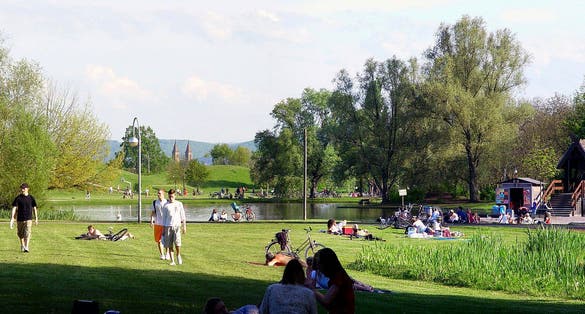 photo of view of Günther-Klotz-Anlage, Karlsruhe, Germany.