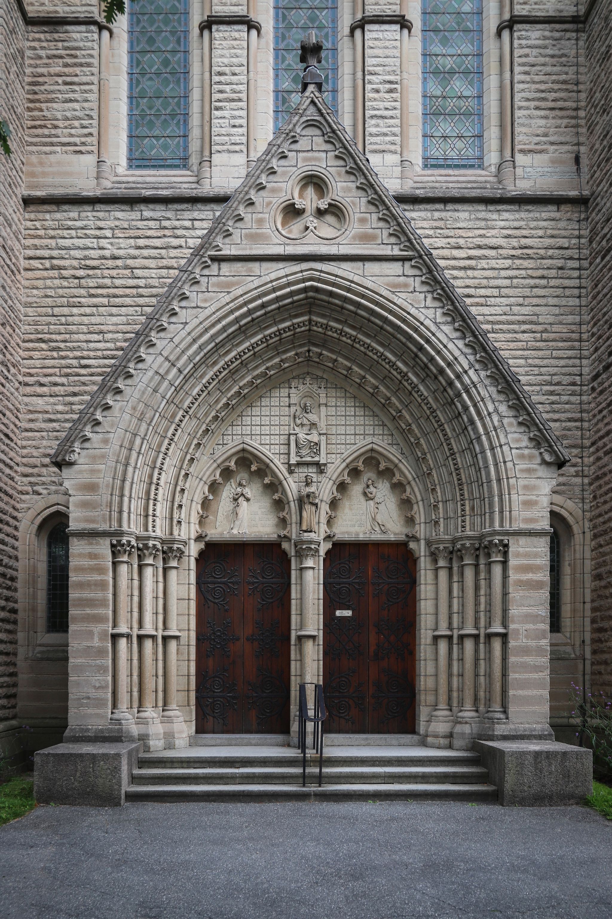 photo of entrance to the old Olaus Petri church in Orebro, Sweden.