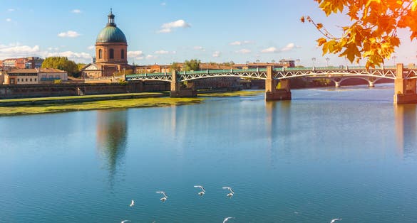 photo of a magnificent view of the Saint-Pierre bridge passes over the Garonne and it was completely rebuilt in 1987 in Toulouse, France.