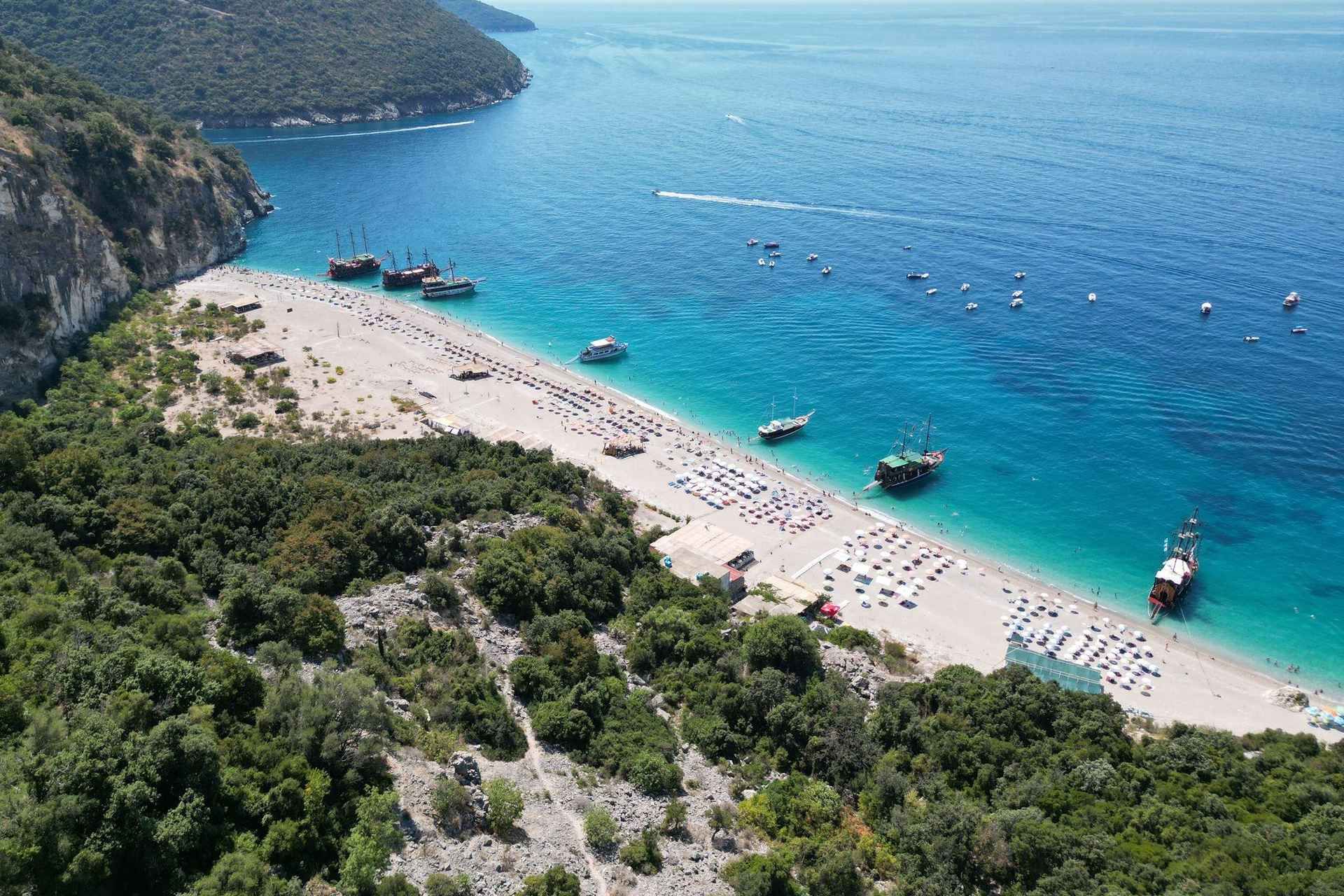 Saranda: Boat Trip to 6 Stops + Free Drink & Free Umbrellas