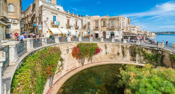 The Fountain of Arethusa and Siracusa (Syracuse) in a sunny summer day. Sicily, Italy.