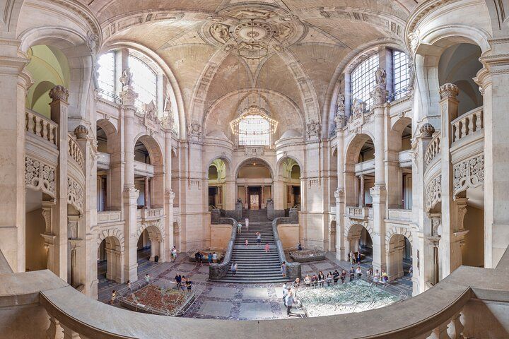 Guided tour of the New Town Hall in Hanover