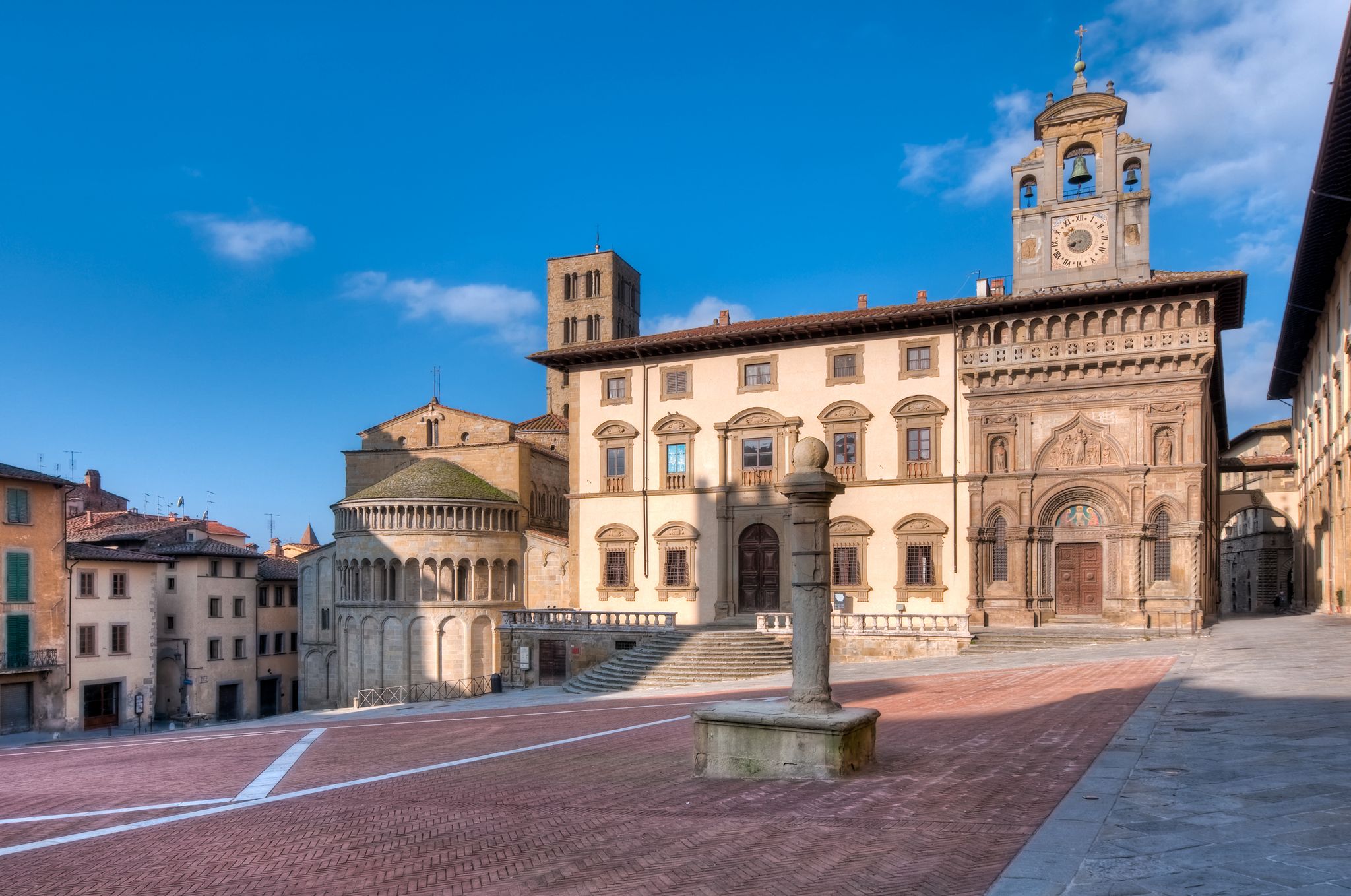 PHOTO OF Piazza Grande, Arezzo, Italy .