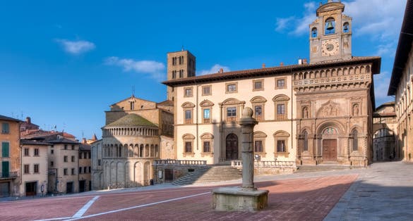 PHOTO OF Piazza Grande, Arezzo, Italy .