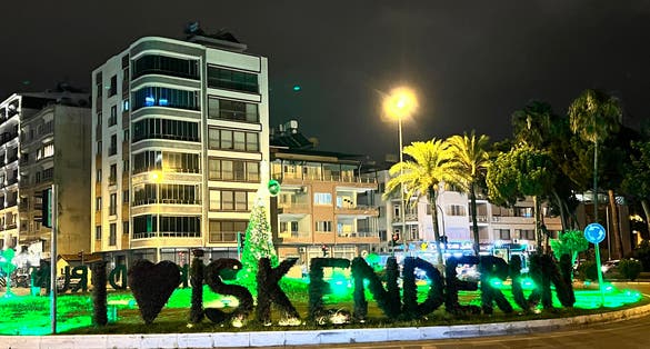 Roundabout in the Turkish city of İskenderun at night, close to the Nihal Atakas Mosque, with the sign "I ♥ Iskenderun".