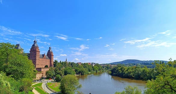 photo  of view of this is a photograph of the Johanissburg Castle and the river beside the building, taken in august 20th 2023 using my camera, in Aschaffenburg Germany.