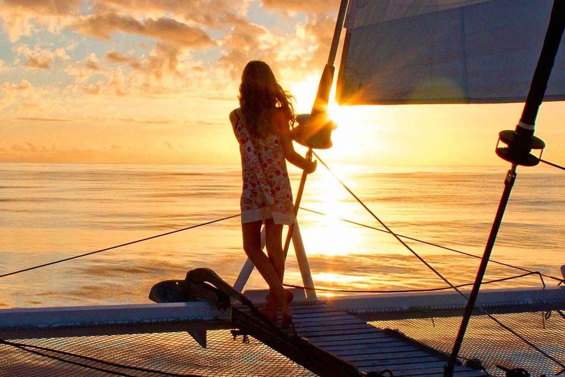 Limassol: Sunset Catamaran Cruise with Snacks and Drinks