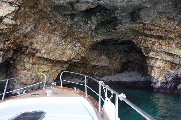 Monopoli Shared tour by Gozzo boat to the Polignano caves