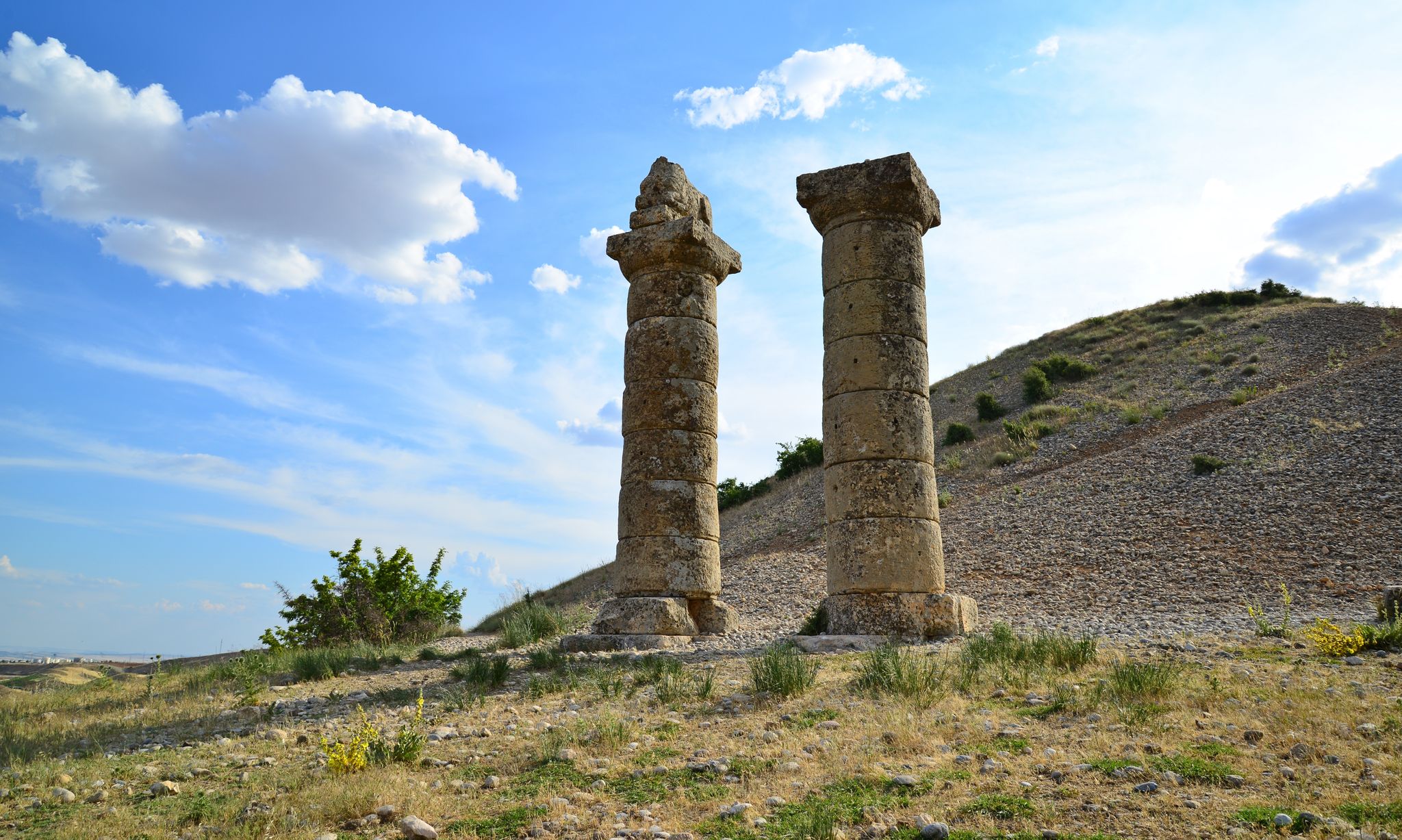 photo of Karakuş Tumulus located in Adıyaman, Turkey, the Karakuş Tumulus is an ancient tourist attraction.