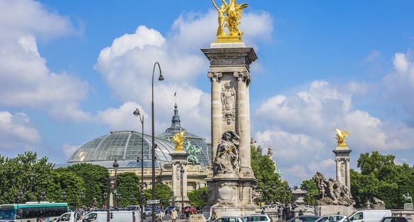 Alexandre III (1896) bridge spanning river Seine, Paris, France