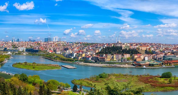 photo of panoramic view of Istanbul from Pierre Loti Hill (Tepesi)at beautiful daytime cityscape with Golden Horn Bay and buildings and blue sky with clouds in Turkey.