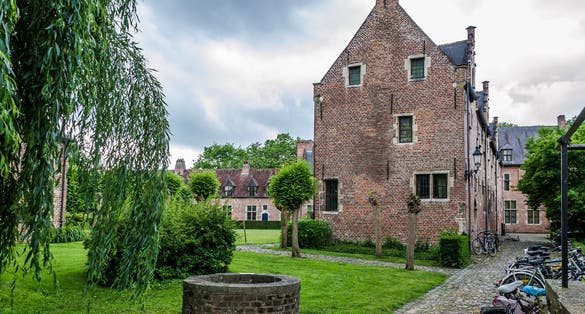 Photo of view of streets and houses of The Groot Begijnhof (Great Beguinage).