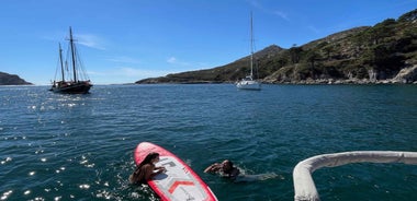 Vigo: Cíes Islands Sailboat Excursion with Skipper