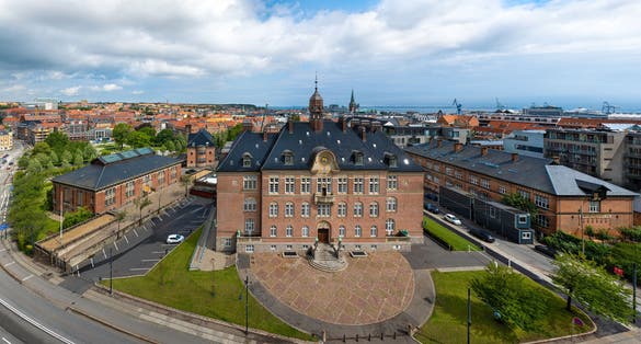 Aerial view of the city with the Aarhus Court.