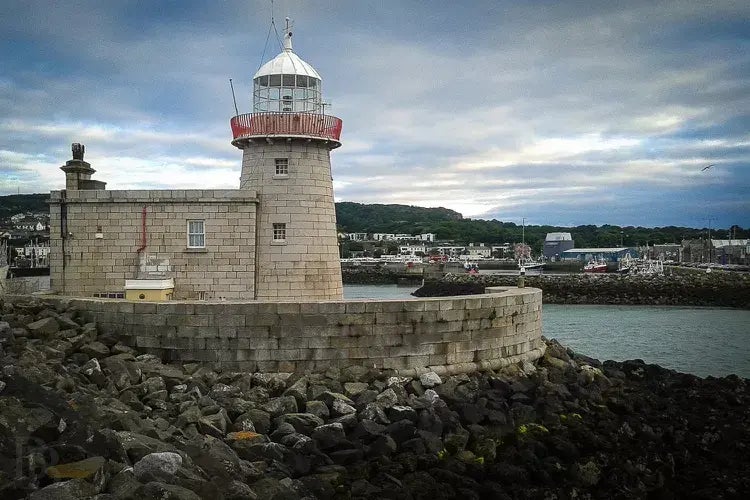 photo of Howth Harbour Lighthouse (1818) .