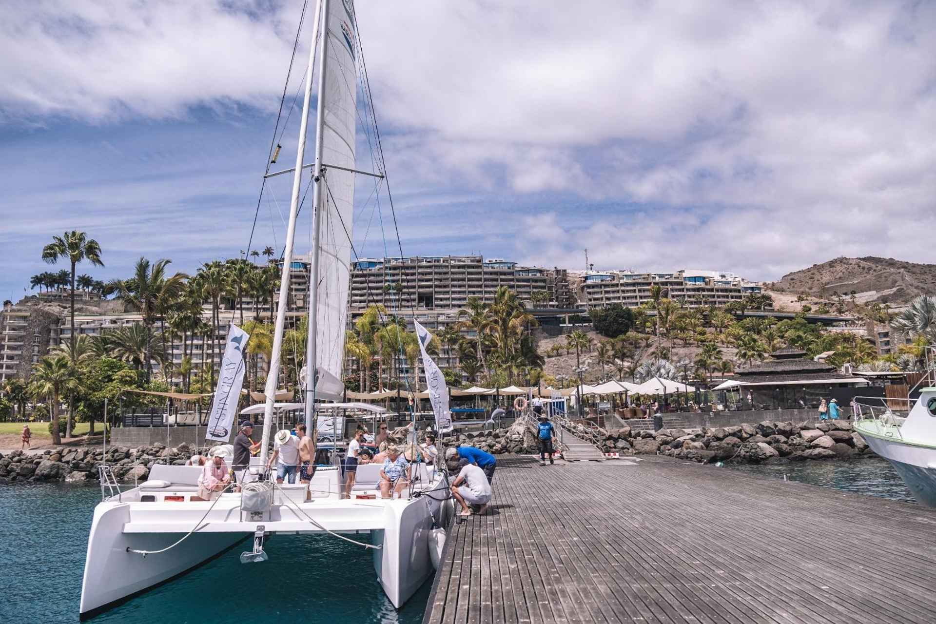 Gran Canaria: Catamaran Tour with Lunch on Pristine Beaches