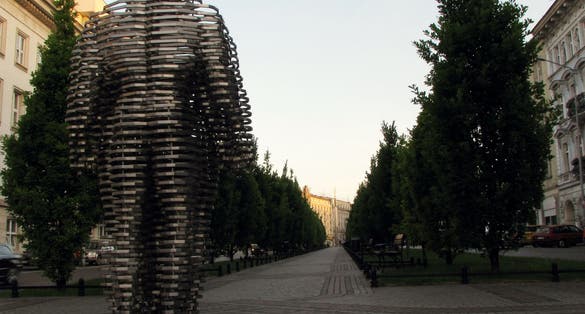 Pomnik Golema w Poznaniu. Autor pomnika: David Cerny