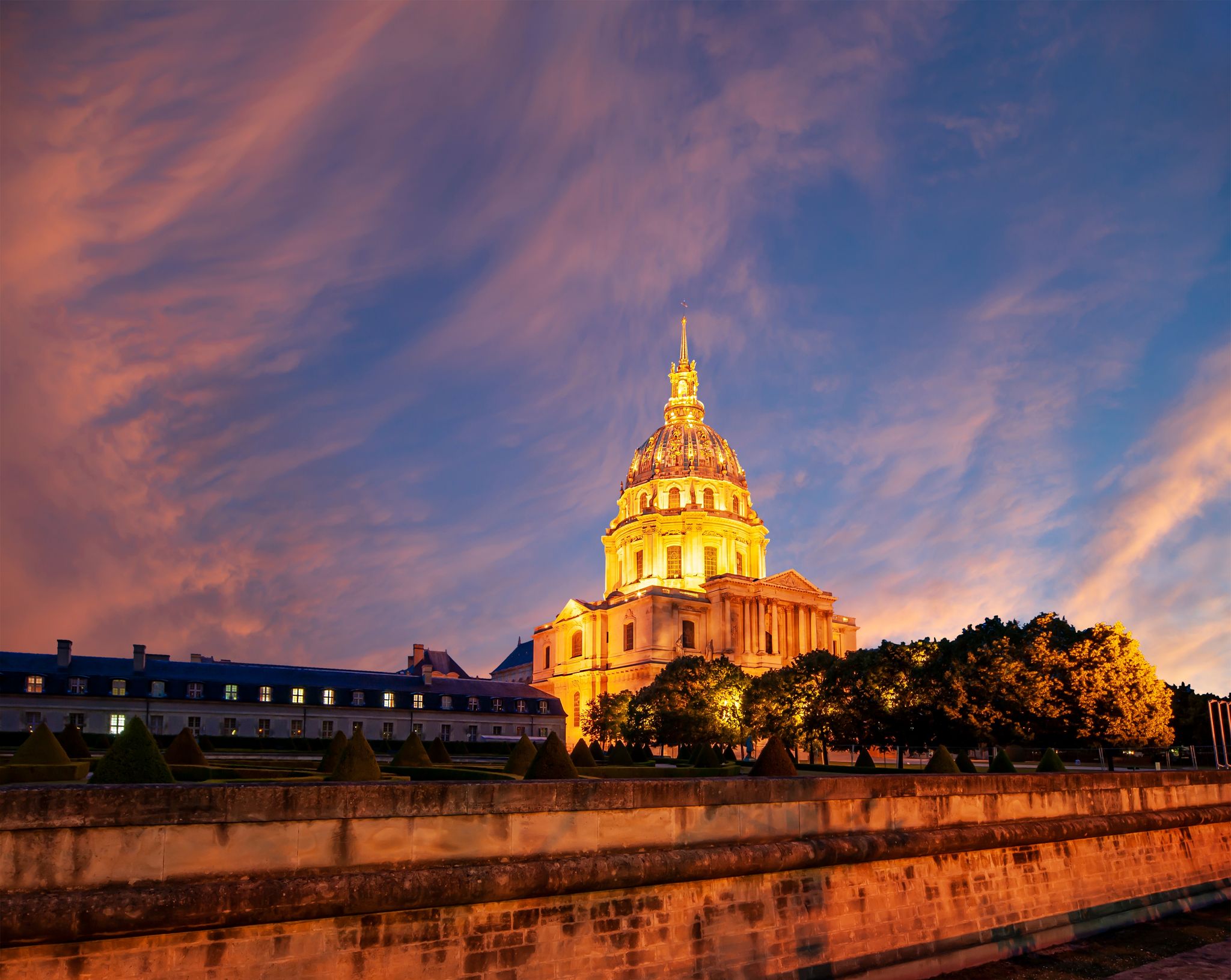 Les Invalides (The National Residence of the Invalids) at night. Paris, France