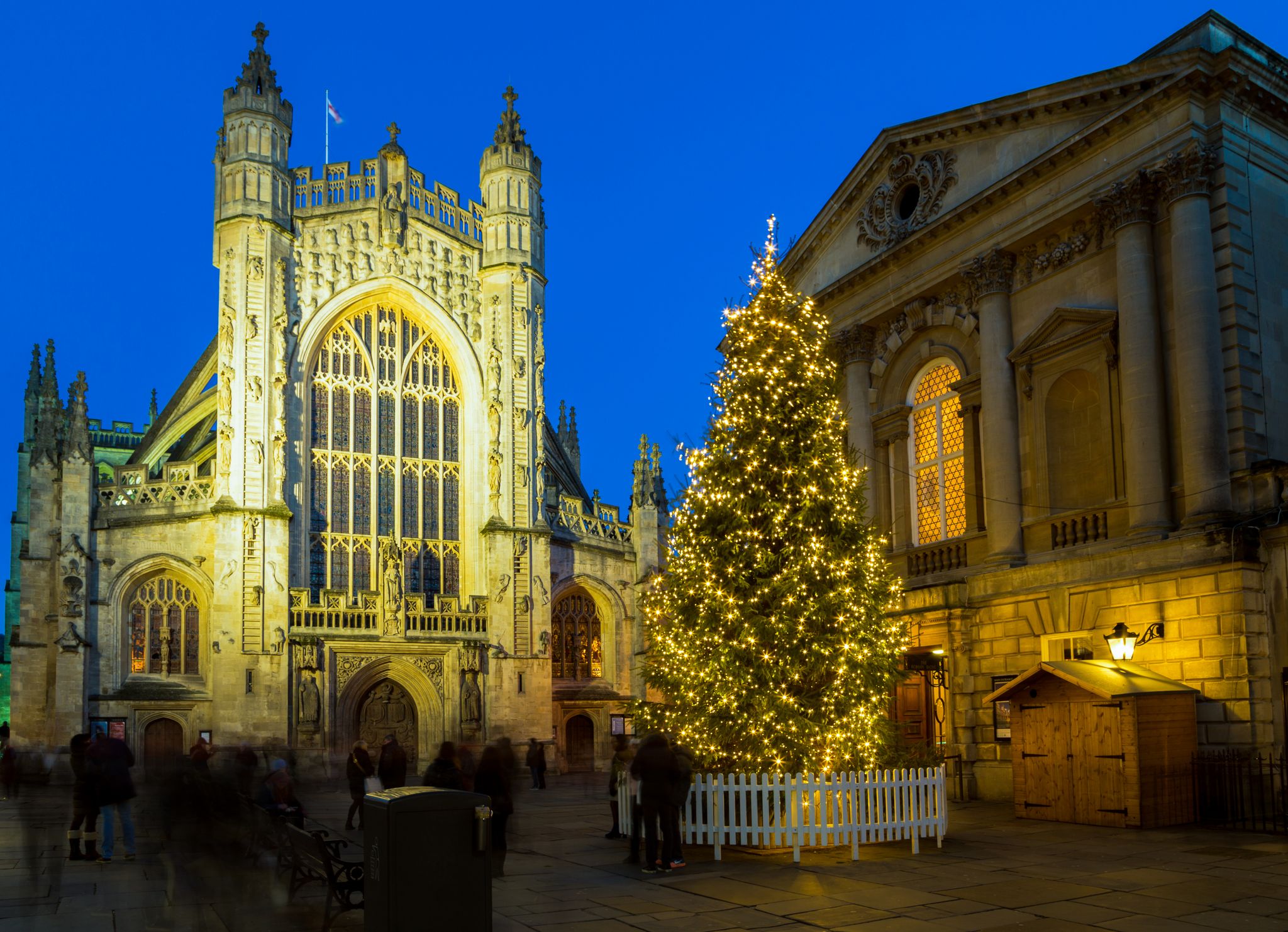 Photo of historic Bath Abbey and roman baths building at night in Bath Old town center, England.