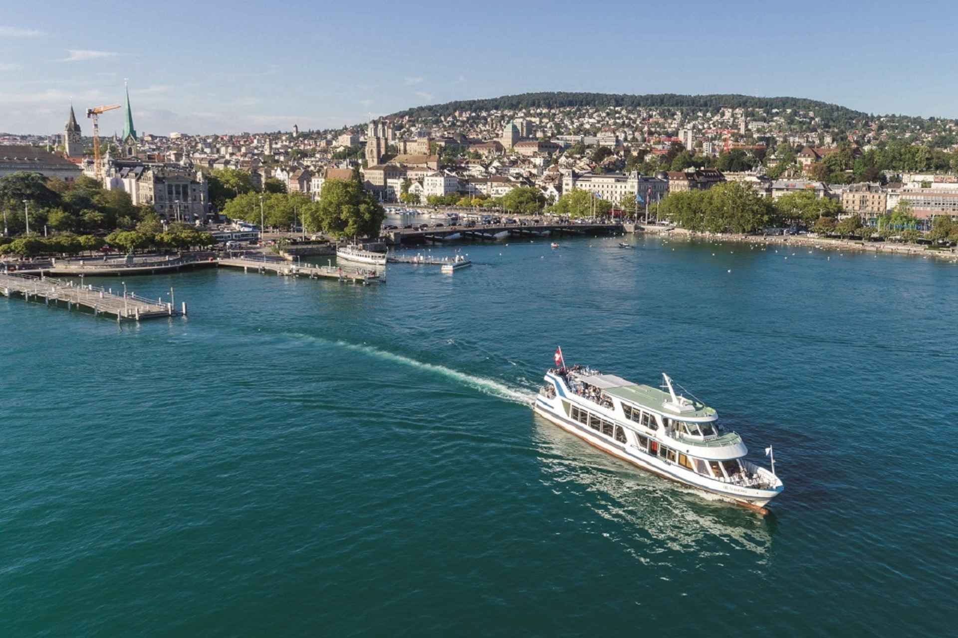 Zurich: City Tour with Lake Cruise + Optional FIFA Museum