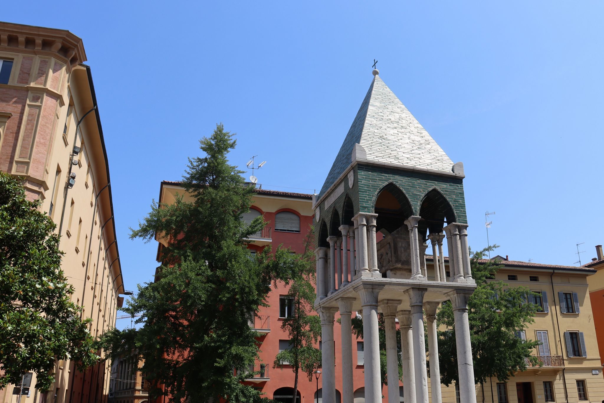 Tombs of the Glossators of the Bolognese School, concretely the tomb of Rolandino de' Passaggeri