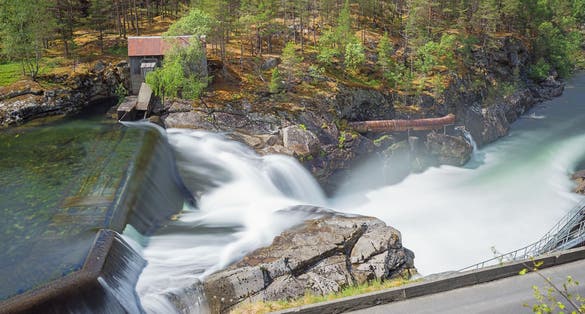 Dam on the Vindhellavegen near the Borgund stave church