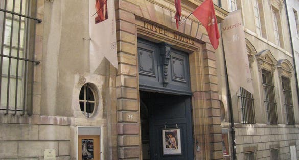 Musée Magnin, entrance facade