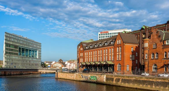 View from the Speicherstadt to the Deichtorhallen