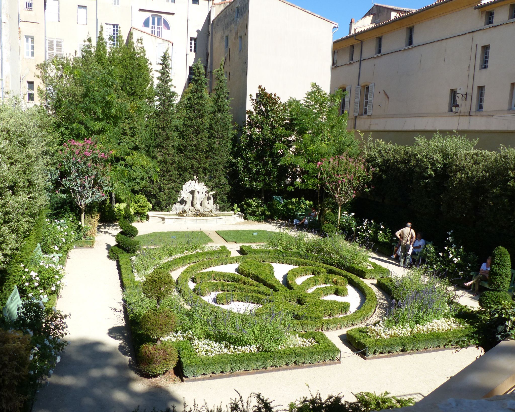 Hôtel de Caumont – garden