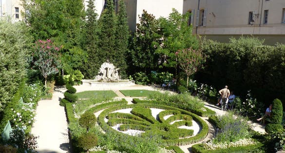 Hôtel de Caumont – garden