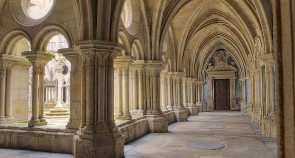 Photo of cloister of the Cathedral of Porto, portugal.