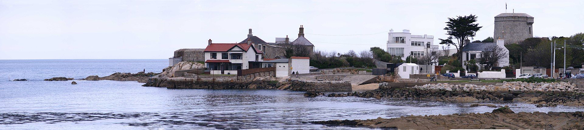 photo of James Joyce Tower and Museum from outside Dalkey, Irland.