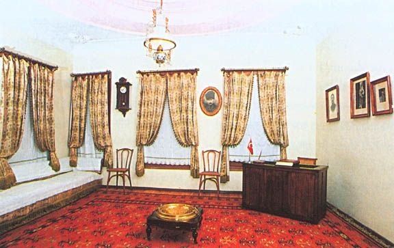 photo of Atatürk's sleeping quarters, Thessaloniki, Greece.