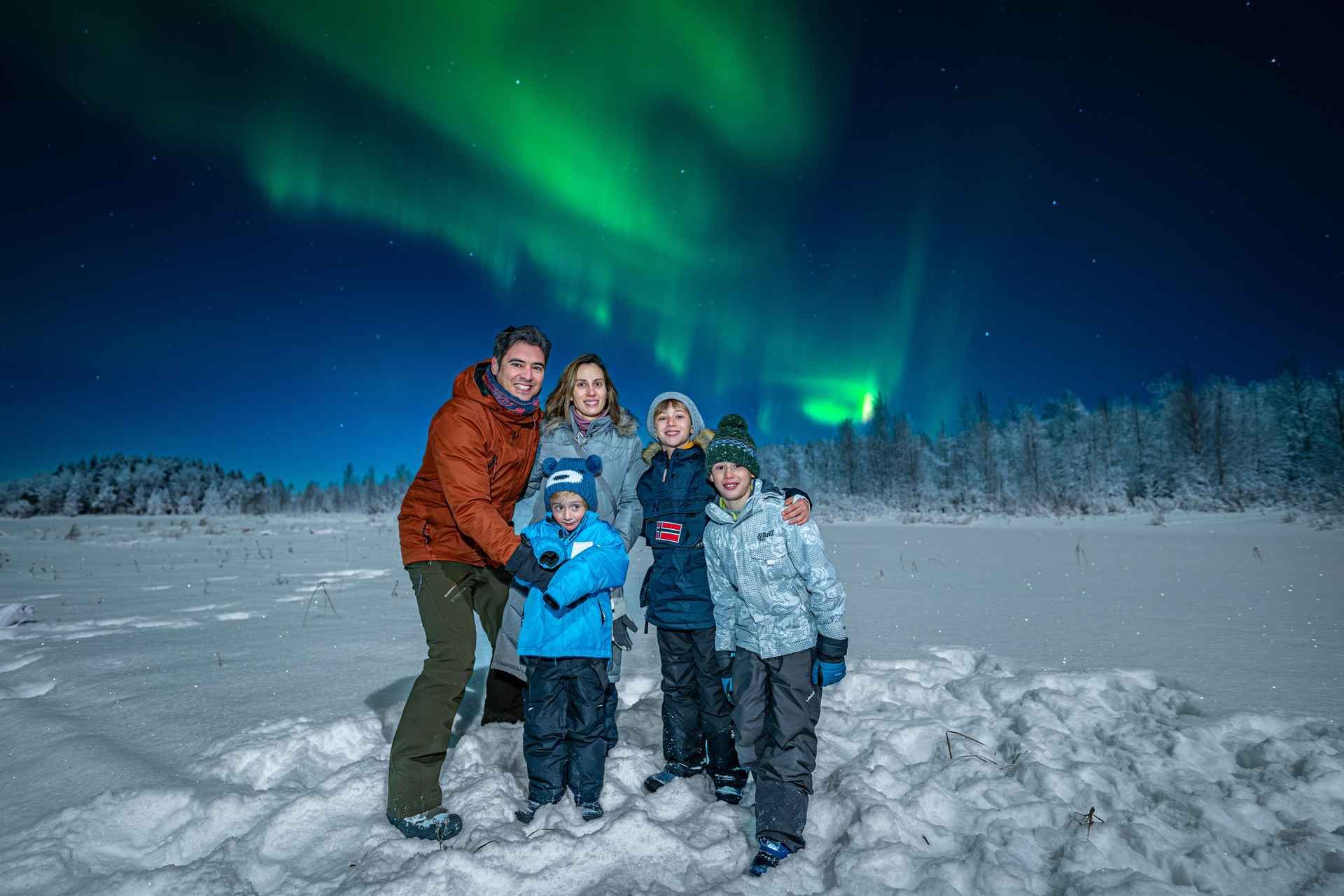Rovaniemi: Guaranteed Aurora Hunt with Local Guides & Photos