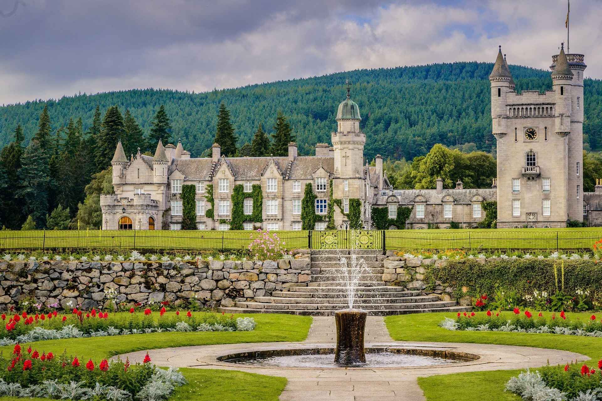 From Aberdeen: Balmoral and Royal Deeside Shore Excursion