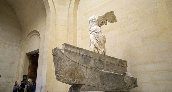 photo of Nike-statue .