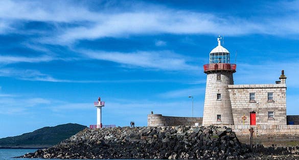 photo of Howth Harbour Lighthouse (1818) .