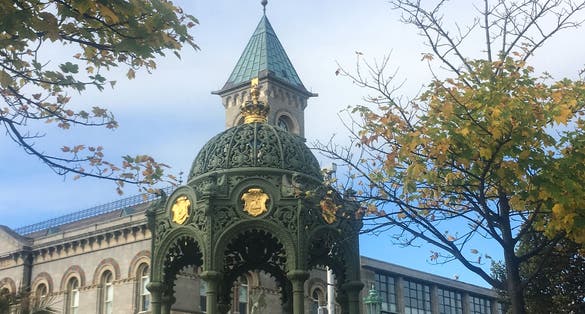 photo of vie of Commemorative fountain in Dun Laoghaire, Dublin Ireland, Dún Laoghaire, Irland.
