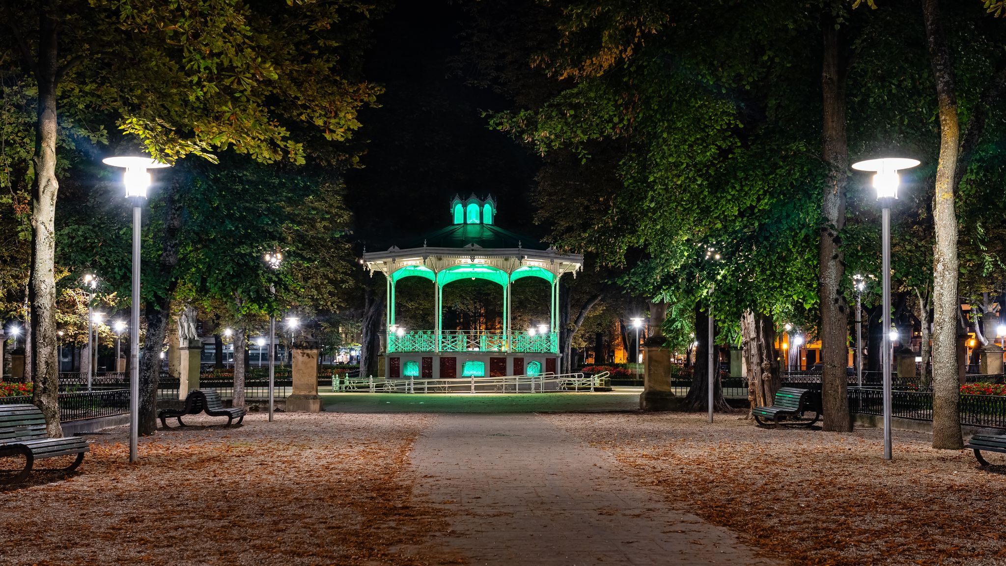 Photo of Parque de la Florida at night with its booth for musical events in the city of Vitoria, Spain.