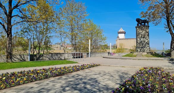 Photo of Swedish lion statue in Narva, Estonia.