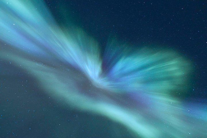Northern Lights Minibus Chase – Small Group Tour with Free Photos