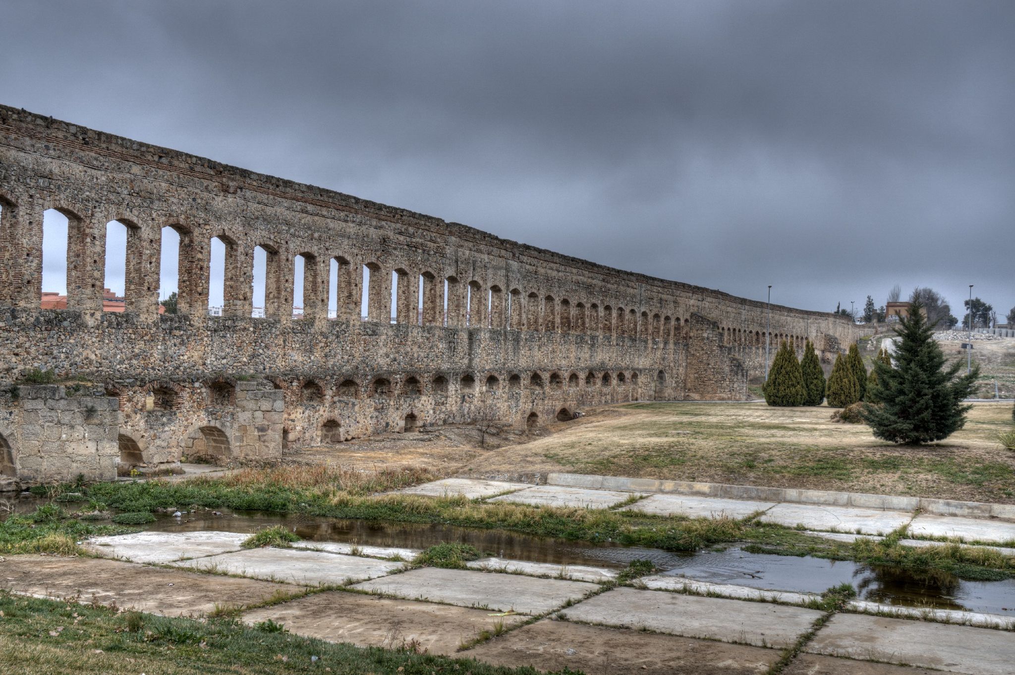 Acueducto de San Lázaro travel guide