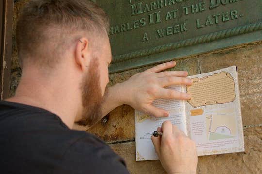 Bath Treasure Hunt Leyndardómurinn um stolnu gullnu styttuna